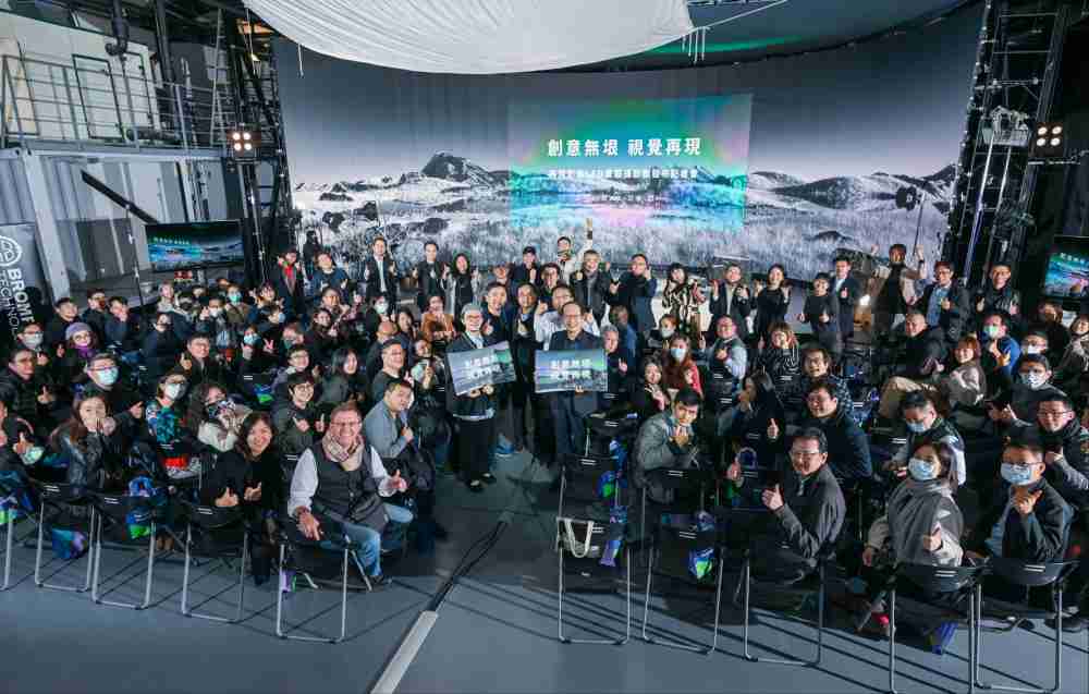 再现影像LED虚拟制作摄影棚整合拍摄场景、、内容制作、、技术指导到设备租借一站式服务，，，可望提升LED虚拟制作的影视效能，，进而产出更多高质量细致作品