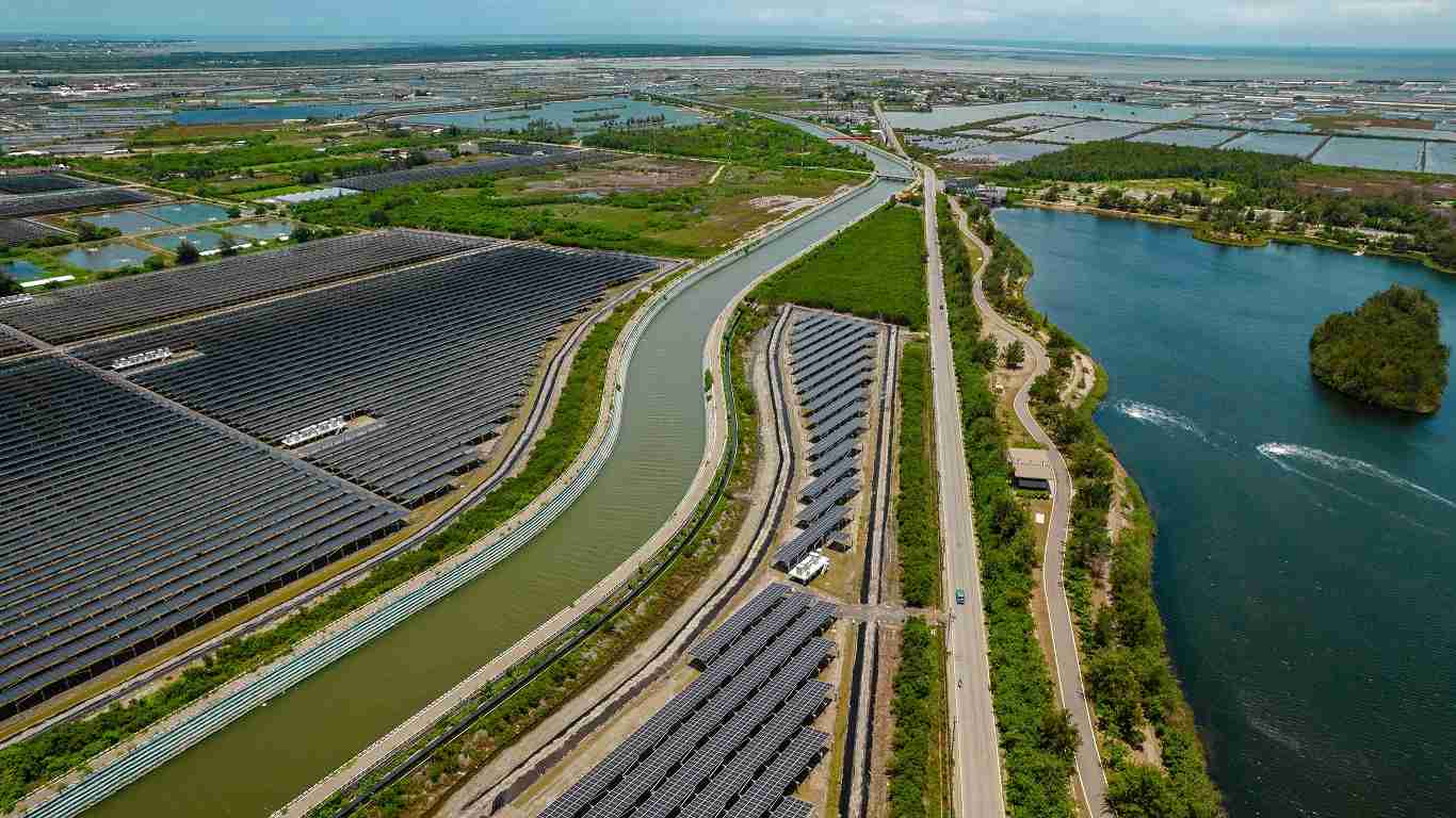 918.COM能源事业提供智慧能源管理、、、太阳能监控管理、、全方位电厂建置及运维解决方案，，，，并拥有管理超过6000案场的经验